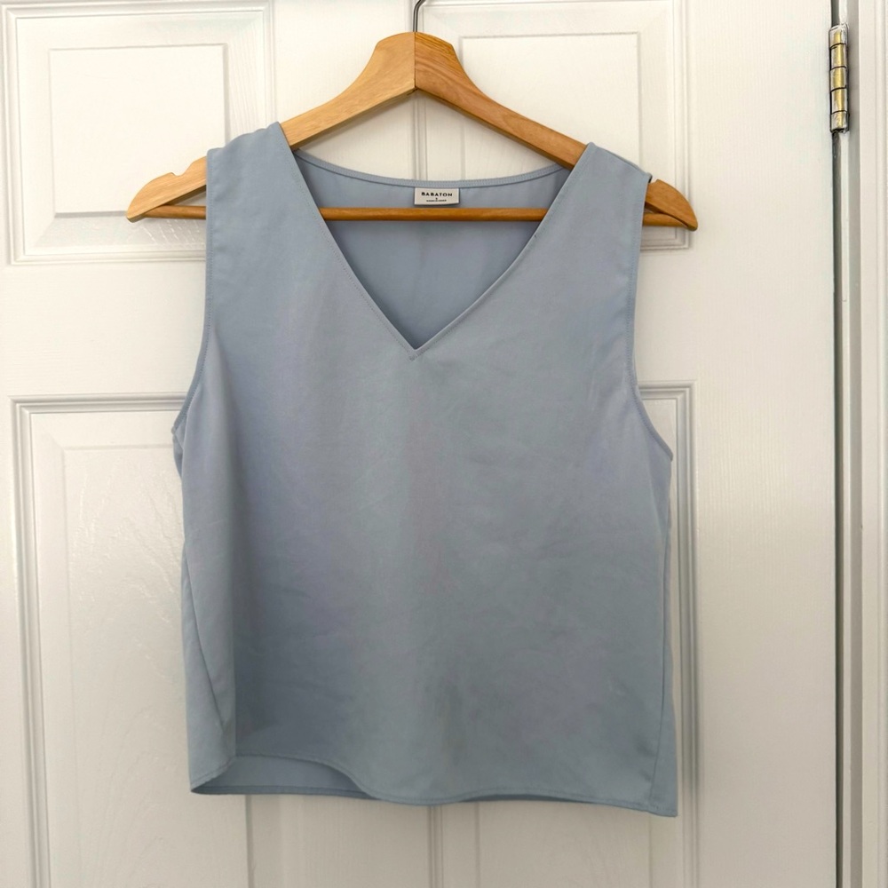 Aritizia Babaton pale blue V-Neck sleeveless top